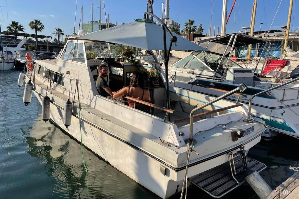 מלון סנט אדריה דה בסוס Beautiful 70S Vintage Yacht Boat In Barcelona מראה חיצוני תמונה