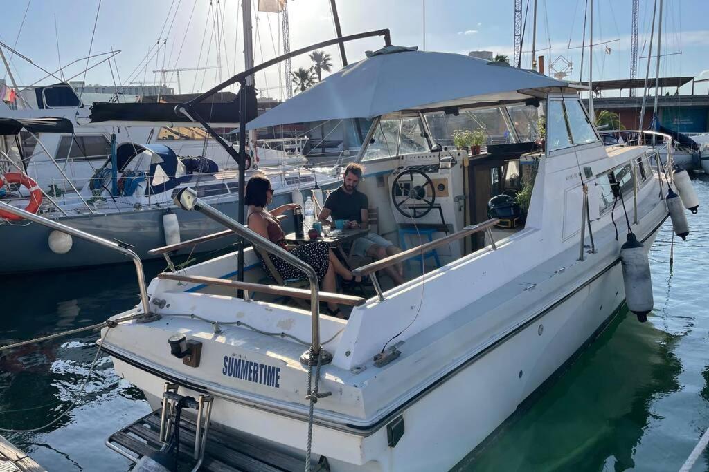 מלון סנט אדריה דה בסוס Beautiful 70S Vintage Yacht Boat In Barcelona מראה חיצוני תמונה